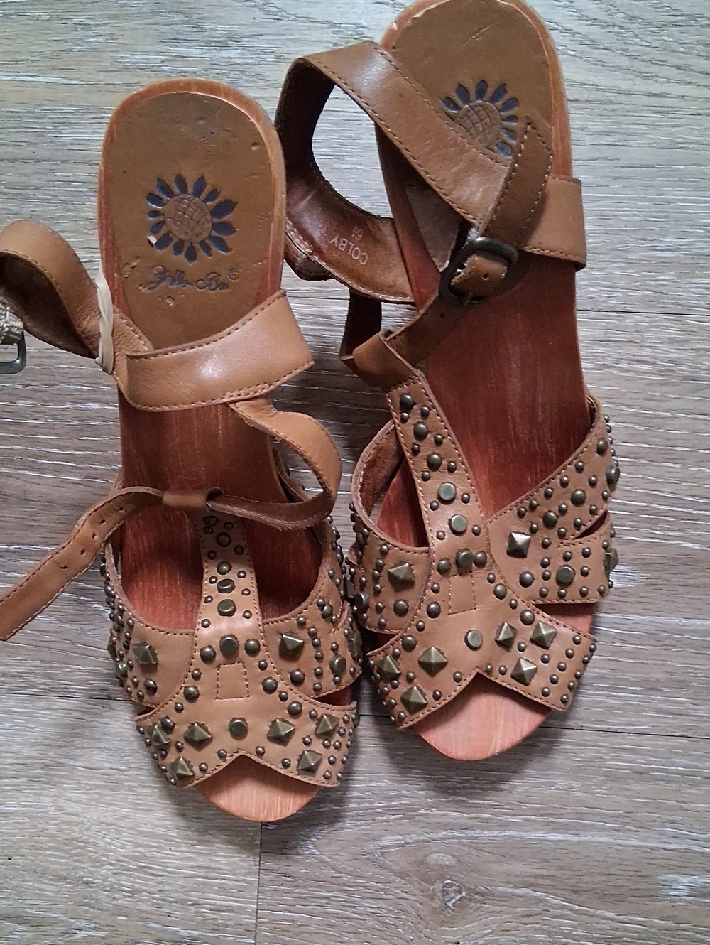 Vintage Studded Tan Leather Women’s Heeled Sandals